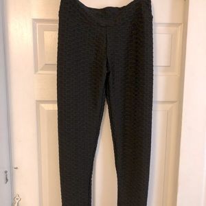 Booty scrunching Tik Tok leggings